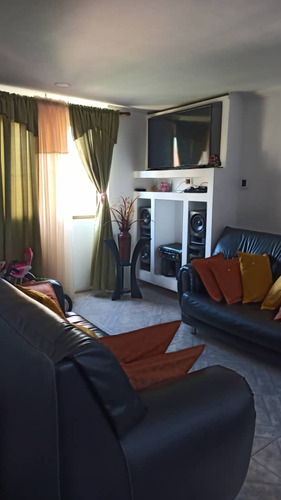 Imagen 5 de 13 de Cristian Guedez Vende Amplio Apto En Urb Las Acacias A Paso De Av. Bolivar