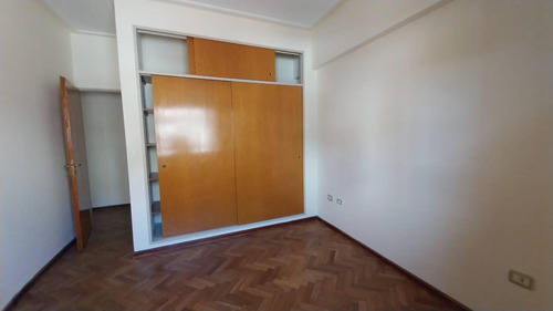 Departamento En Venta. 2d En Laprida Al 100