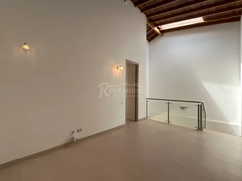 Casa En Arriendo En Loma Del Atravesado. Cod A776020