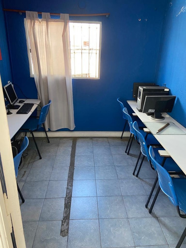 Local En Liniers C/ Oficinas Y Espacio Aereo Apto Todo Rubro