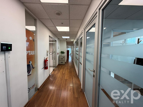 Oficina En Arriendo De 308 M2 En Apoquindo, Las Condes