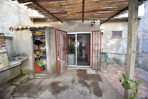 Terreno Venta Capurro Con Mejoras 2 Dormitorios Padrón Único Con Gran Fondo Con Parrillero