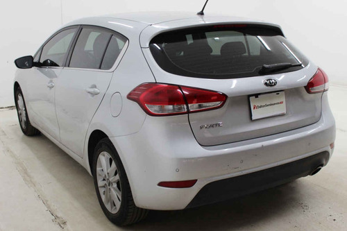 Imagen 3 de 14 de Kia Forte Hb 2017 4 Cilindros