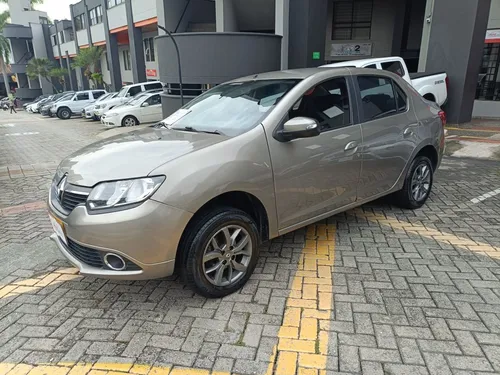 Renault Logan 1.6 Privilege / Intens
