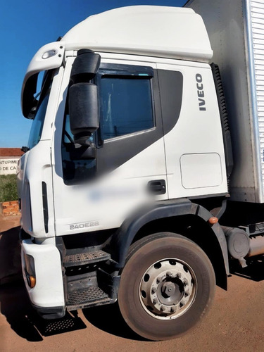 Imagem 4 de 15 de Tector 240e28 Truck Iveco - Teto Alto