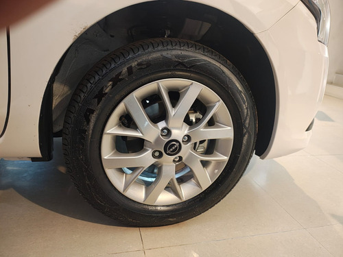 Nissan V-Drive 1.6 Mt A/C Audio