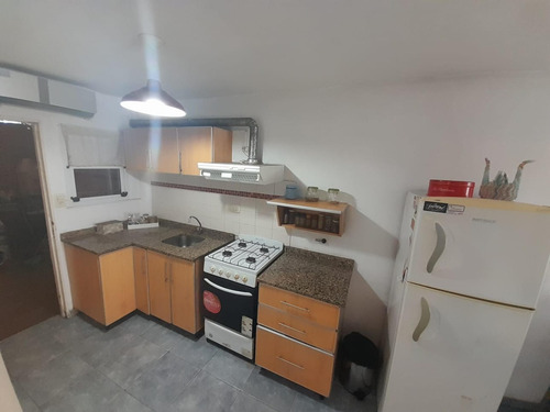 Casa Con Departamento, Galpon Y Cocheras, 6 Ambientes En Venta