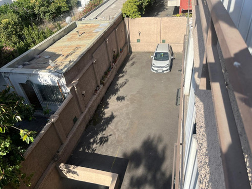 Amplio Espacio, Barrio Tranquilo, Con Estacionamiento Y Bode