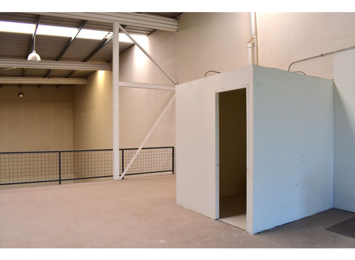 Arriendo Bodega 425,3 M2 + 69,24 M2 De Altillo, Av. La Monta