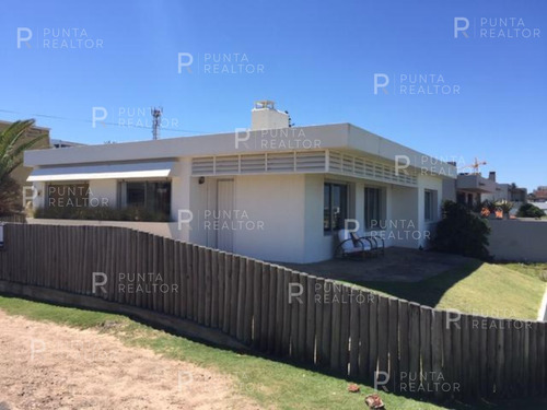 Casa En Alquiler Sobre La Posta Del Cangrejo, La Barra, Punta Del Este, Uruguay