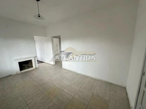 Venta De Tres Propiedades, Al Frente, Medio Y Fondo, Ubicada En Las Toscas Sur. Inm Atlántida.