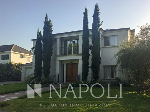 Venta De Casa En Dos Plantas En La Deseada, Ezeiza