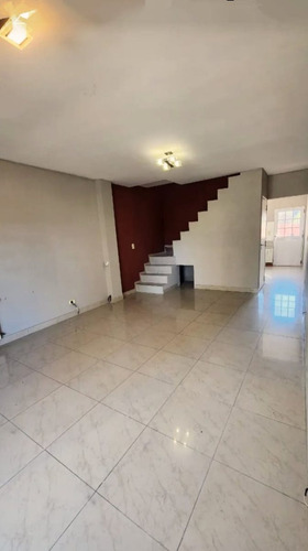 Venta De Casa 4 Ambientes Con Fondo Hurlingham