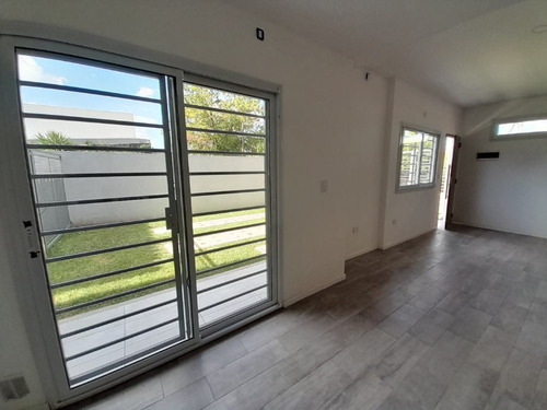 Duplex En Venta En Castelar Sur