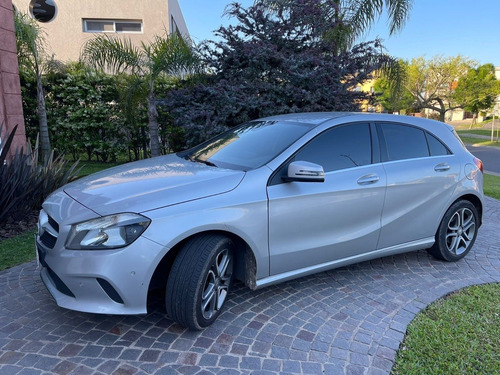 Imagen 2 de 7 de Mercedes Benz A200