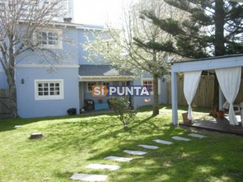 Imagen 2 de 10 de Casa En Alquiler En Playa Mansa