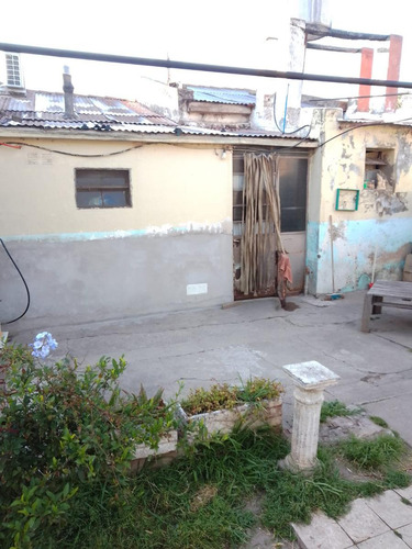 Casa En Venta - 2 Dormitorios 1 Baño - Cochera - 365mts2 - Pergamino