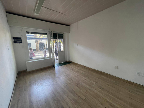 Venta De Local Comercial En Pocitos Con Renta