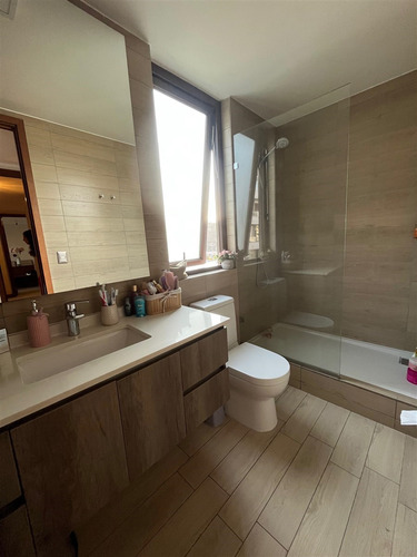 Departamento En Venta De 2 Dorm. En Las Condes 2 Estacionam