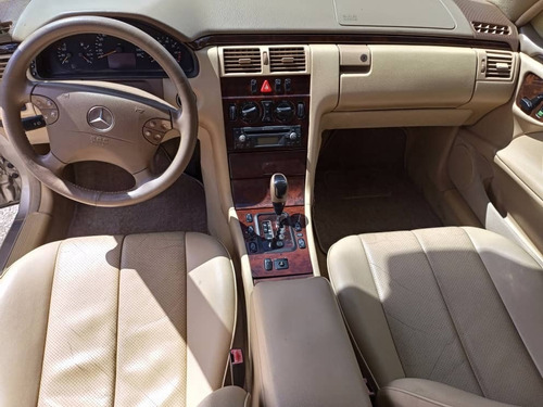 Imagen 6 de 10 de Mercedes Benz E-240