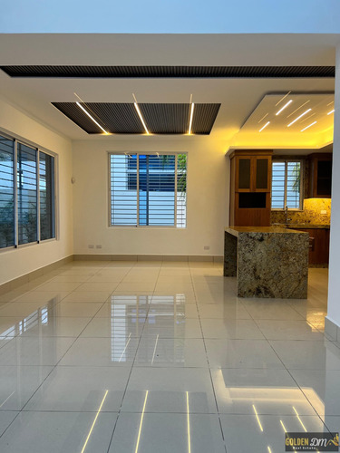 Casa En Venta Con Patio En Gurabo, Santiago