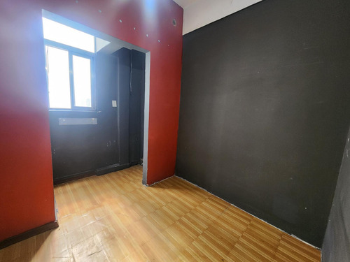 Oportunidad En Almagro. Departamento De 3 Ambientes Con Terraza De Uso Común.