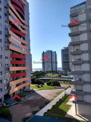 Vende Apartamento De 2 Dormitorios Y Medio, Punta Del Este