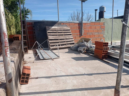 Imagen 3 de 5 de Casa 2 Dorm A Refaccionar.barrio Upcn. Alsina 8000