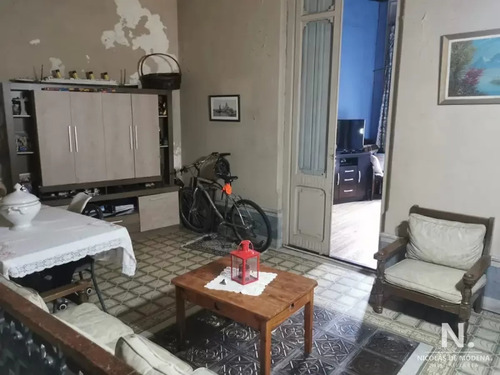 Vende Ph En Montevideo, De 4 Dormitorios.