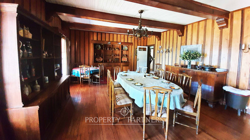 Preciosa Casona Histórica Frente Al Lago Panguipul...