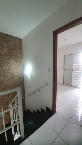 Casa Com Três Quartos Em Condominio