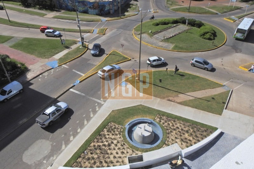 Lindisimo Edificio Con Todos Los Servicios Un Verdadero Regalo !!!! -ref:12318