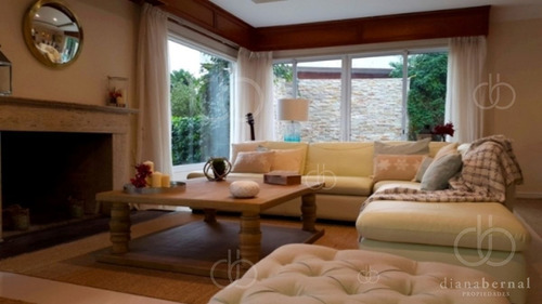 Imagen 11 de 30 de Casa En Mansa, Punta Del Este, 5 Dormitorios, Piscina Y Vista Al Mar.