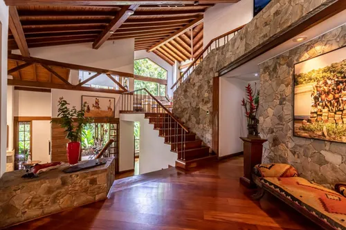 Casa En Venta En Loma Las Brujas. Cod V8340