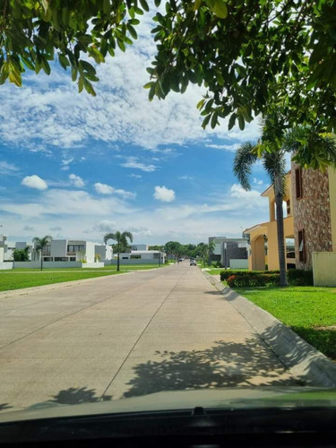 Terreno Amplio, En Exclusivo Frac. Río Del Dorado, Boca Del Río