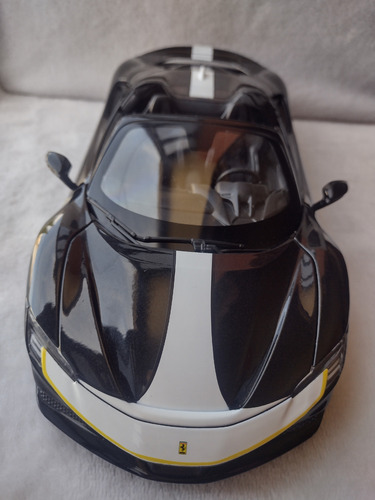 Maisto Ferrari Escala 1/18 Negro Usado Negro (Usado)