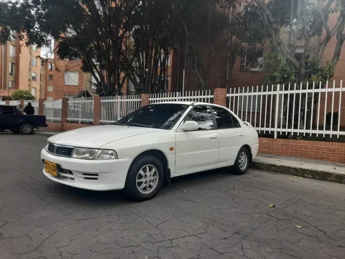 Mitsubishi Lancer 1.6 Glx 5 p