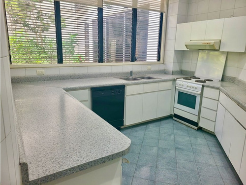 Apartamento En Alquiler Ubicado En Altamira, Chacao - Caracas