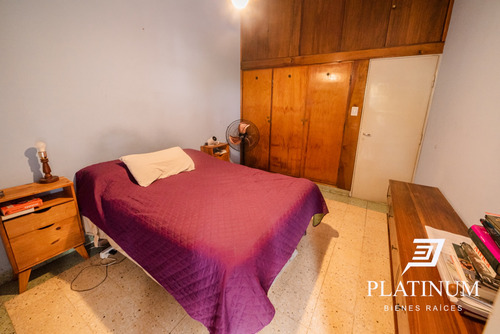 Venta Casa Con Local Comercial, Monoambiente Y Playa De Estacionamiento