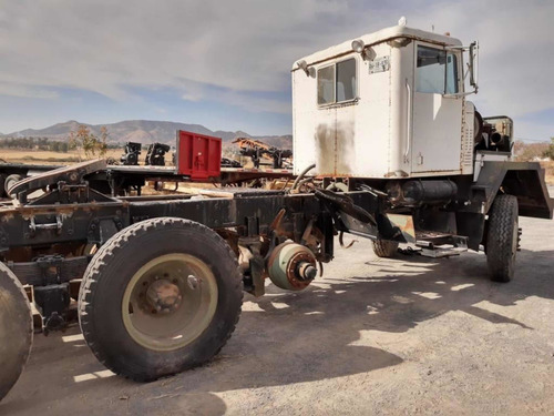 Imagen 4 de 9 de Tractocamion Kenworth Am General