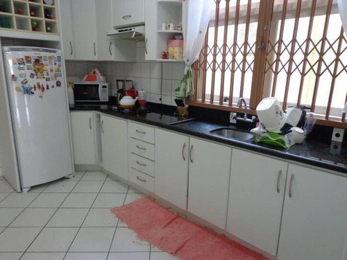 Imagem 11 de 15 de Ampla Casa 04 Dorm./01 Suíte (c/ Closet E Hidro) - Estreito - 1131
