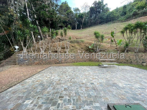 Casa En Venta En Alto Hatillo Remodelada Piscina Caracas Casas Angela Tochon