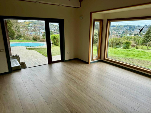 Acogedora Casa De 5d - 4b. Con Increíble Vista
