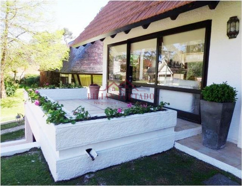 Residencia En Alquiler Anual- Ref: 863