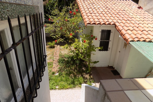 Imagen 9 de 19 de Chalet Centrico Con Departamento De 4 Ambientes Independiente En Planta Alta
