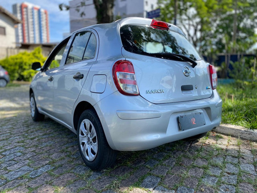 Nissan March 1.0 5p