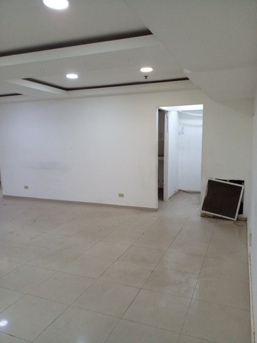 Imagen 2 de 8 de Local Comercial De 73 Metros En Malecon Center