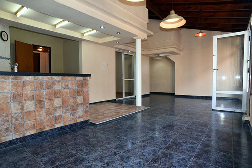Imagen 27 de 30 de Casa 3 Ambientes Venta V Luzuriaga Parrilla Terraza Negocia