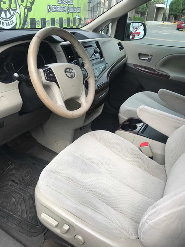 Imagen 10 de 13 de Toyota Sienna 2014 3.5 Xle Mt
