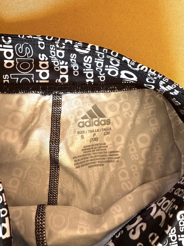 Calza Adidas Orig. 7/8 Años. Niña. (Usado)
